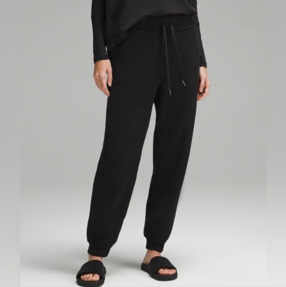 Lululemon Women’s High Rise Cotton Fleece Scuba Jogger in Black, Size 14